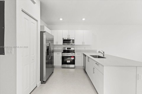 Townhouse in Miami, Florida 3 bedrooms, 129.41 sq.m. № 2078593 - photo 7