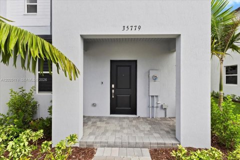 Townhouse in Miami, Florida 3 bedrooms, 129.41 sq.m. № 2078593 - photo 2