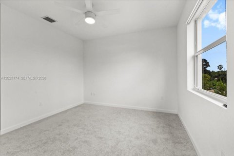 Townhouse in Miami, Florida 3 bedrooms, 129.41 sq.m. № 2078593 - photo 18