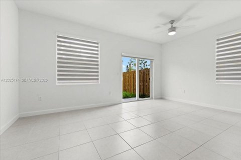 Townhouse in Miami, Florida 3 bedrooms, 129.41 sq.m. № 2078593 - photo 11