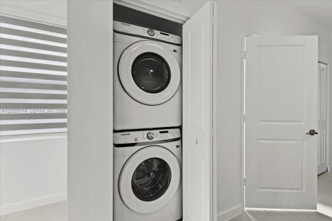 Townhouse in Miami, Florida 3 bedrooms, 129.41 sq.m. № 2078593 - photo 14