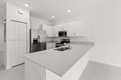 Townhouse in Miami, Florida 3 bedrooms, 129.41 sq.m. № 2078593 - photo 6