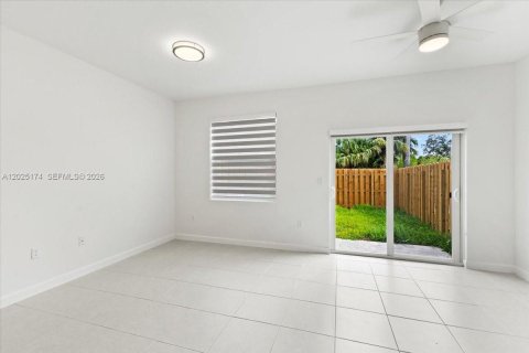 Townhouse in Miami, Florida 3 bedrooms, 129.41 sq.m. № 2078593 - photo 9