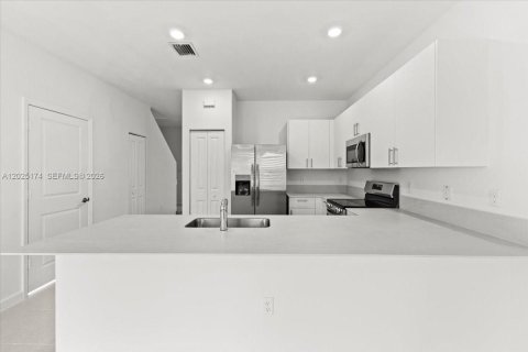 Townhouse in Miami, Florida 3 bedrooms, 129.41 sq.m. № 2078593 - photo 8