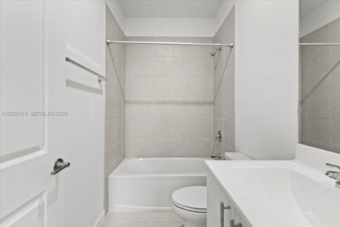 Townhouse in Miami, Florida 3 bedrooms, 129.41 sq.m. № 2078593 - photo 27