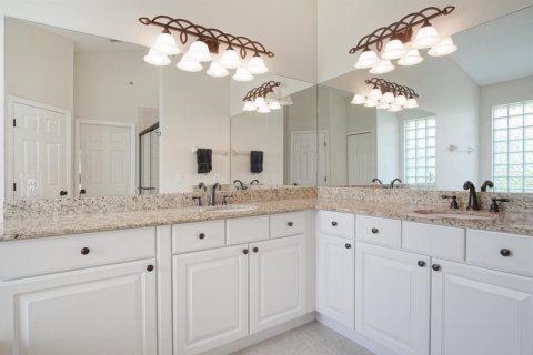 House in Port St. Lucie, Florida 3 bedrooms, 216.37 sq.m. № 2147006 - photo 17