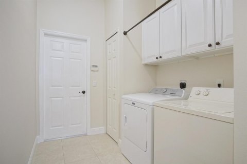 House in Port St. Lucie, Florida 3 bedrooms, 216.37 sq.m. № 2147006 - photo 29