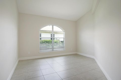 House in Port St. Lucie, Florida 3 bedrooms, 216.37 sq.m. № 2147006 - photo 28