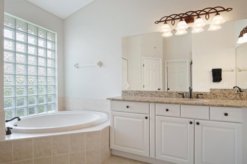 House in Port St. Lucie, Florida 3 bedrooms, 216.37 sq.m. № 2147006 - photo 18