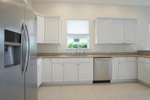 House in Port St. Lucie, Florida 3 bedrooms, 216.37 sq.m. № 2147006 - photo 8