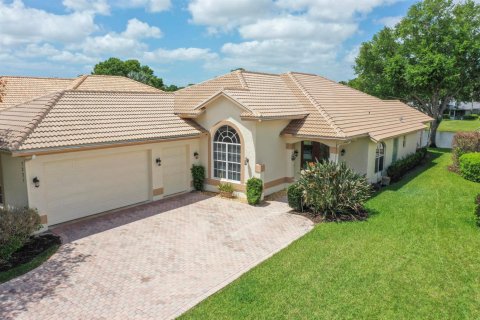 House in Port St. Lucie, Florida 3 bedrooms, 216.37 sq.m. № 2147006 - photo 2