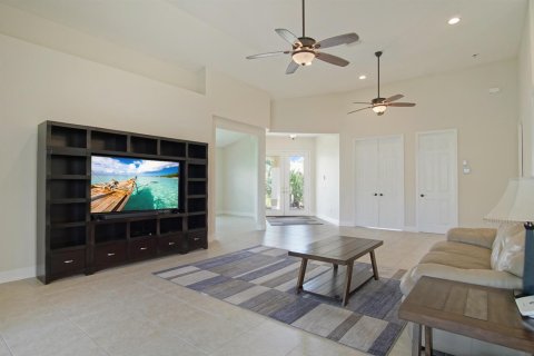 House in Port St. Lucie, Florida 3 bedrooms, 216.37 sq.m. № 2147006 - photo 7