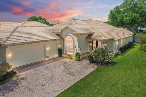 House in Port St. Lucie, Florida 3 bedrooms, 216.37 sq.m. № 2147006