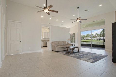 House in Port St. Lucie, Florida 3 bedrooms, 216.37 sq.m. № 2147006 - photo 4
