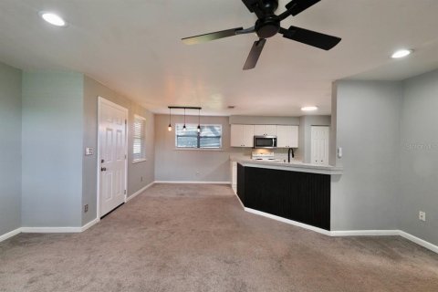 House in Tampa, Florida 2 bedrooms, 115.94 sq.m. № 2368904 - photo 5