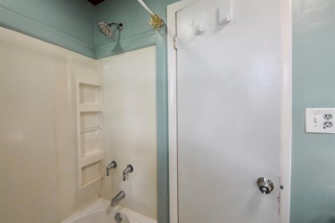 House in Tampa, Florida 2 bedrooms, 115.94 sq.m. № 2368904 - photo 9