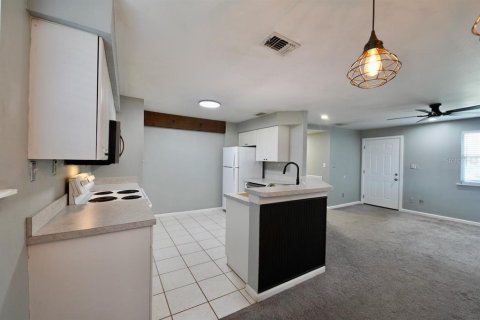 House in Tampa, Florida 2 bedrooms, 115.94 sq.m. № 2368904 - photo 6