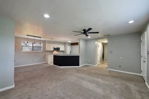 House in Tampa, Florida 2 bedrooms, 115.94 sq.m. № 2368904 - photo 4