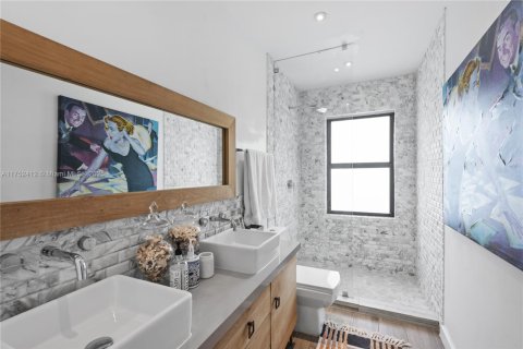 Casa en alquiler en Miami, Florida, 3 dormitorios, 199.28 m2 № 2012724 - foto 23