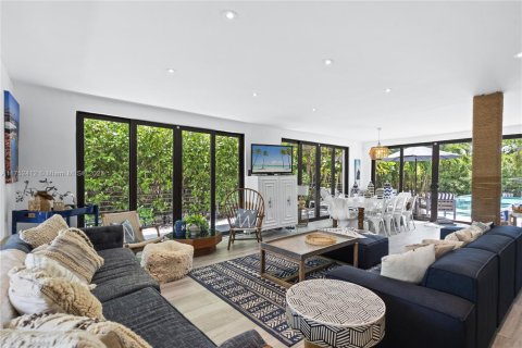 Casa en alquiler en Miami, Florida, 3 dormitorios, 199.28 m2 № 2012724 - foto 10