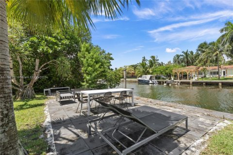 Casa en alquiler en Miami, Florida, 3 dormitorios, 199.28 m2 № 2012724 - foto 28