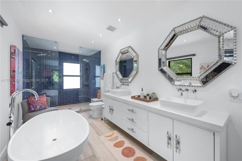 Casa en alquiler en Miami, Florida, 3 dormitorios, 199.28 m2 № 2012724 - foto 20
