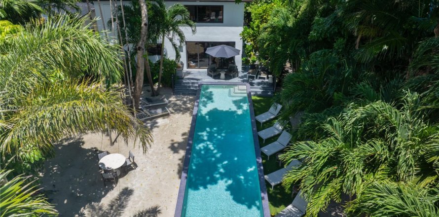 Casa en Miami, Florida 3 dormitorios, 199.28 m2 № 2012724