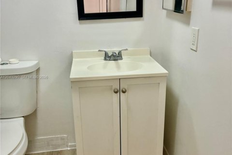 Condo in Miami, Florida, 2 bedrooms  № 2254047 - photo 17
