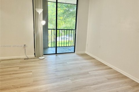 Condo in Miami, Florida, 2 bedrooms  № 2254047 - photo 14