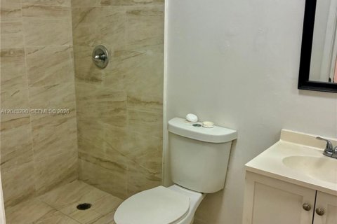 Condo in Miami, Florida, 2 bedrooms  № 2254047 - photo 16