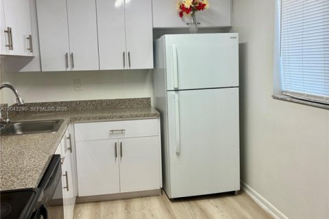 Condo in Miami, Florida, 2 bedrooms  № 2254047 - photo 2