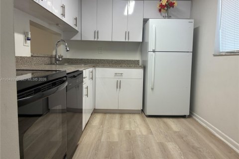 Condo in Miami, Florida, 2 bedrooms № 2254047