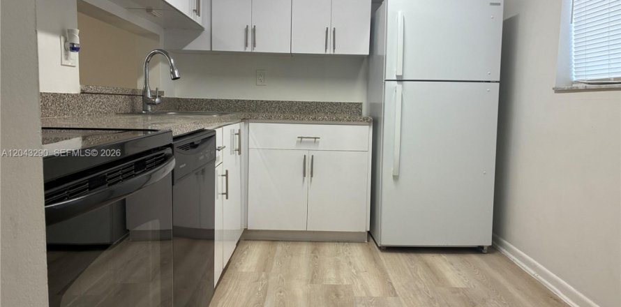Condo in Miami, Florida, 2 bedrooms  № 2254047