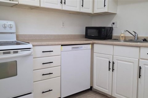 Condominio en alquiler en Daytona Beach, Florida, 2 dormitorios, 90.58 m2 № 1886322 - foto 8