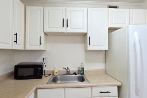 Condominio en alquiler en Daytona Beach, Florida, 2 dormitorios, 90.58 m2 № 1886322 - foto 12