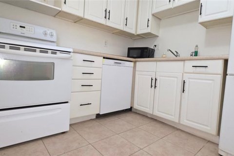 Condominio en alquiler en Daytona Beach, Florida, 2 dormitorios, 90.58 m2 № 1886322 - foto 9