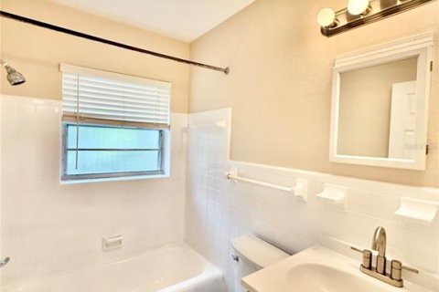 House in Tampa, Florida 3 bedrooms, 111.48 sq.m. № 1910164 - photo 26