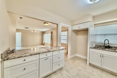 House in Tampa, Florida 3 bedrooms, 111.48 sq.m. № 1910164 - photo 10