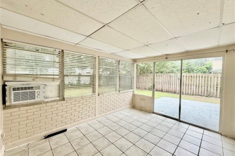 House in Tampa, Florida 3 bedrooms, 111.48 sq.m. № 1910164 - photo 12