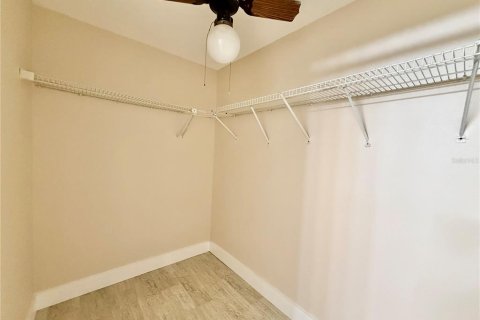 House in Tampa, Florida 3 bedrooms, 111.48 sq.m. № 1910164 - photo 17