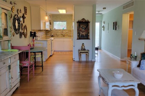 Condo in Sarasota, Florida, 1 bedroom  № 1745192 - photo 8