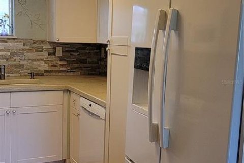 Condo in Sarasota, Florida, 1 bedroom  № 1745192 - photo 10