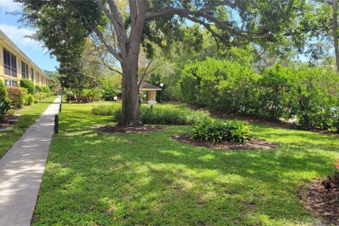 Condo in Sarasota, Florida, 1 bedroom  № 1745192 - photo 18