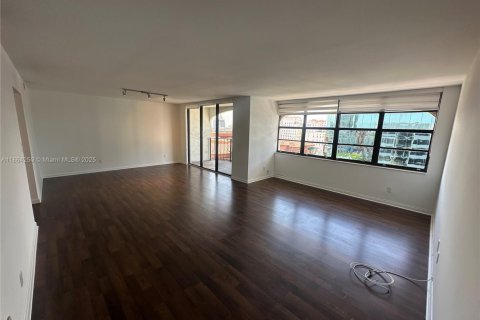 Condo in Coral Gables, Florida, 2 bedrooms  № 1891932 - photo 7