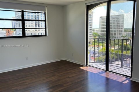 Condo in Coral Gables, Florida, 2 bedrooms  № 1891932 - photo 16
