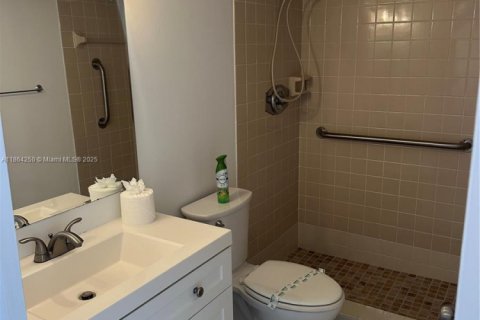 Condo in Coral Gables, Florida, 2 bedrooms  № 1891932 - photo 11