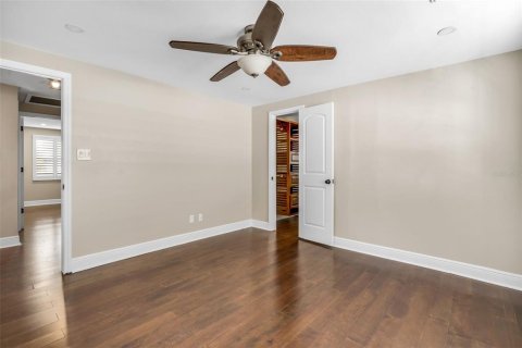 House in Tampa, Florida 3 bedrooms, 165.74 sq.m. № 1792071 - photo 8
