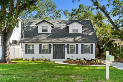 House in Tampa, Florida 3 bedrooms, 165.74 sq.m. № 1792071 - photo 1