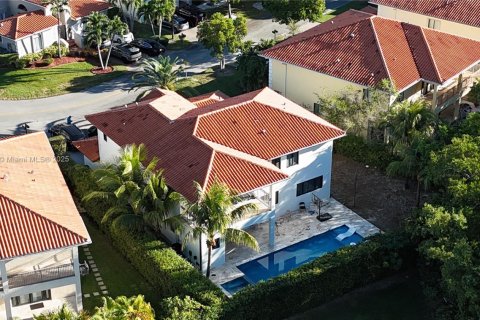 House in Cutler Bay, Florida 5 bedrooms, 321.35 sq.m. № 1729858 - photo 5