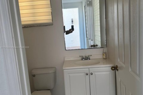 House in Cutler Bay, Florida 5 bedrooms, 321.35 sq.m. № 1729858 - photo 10